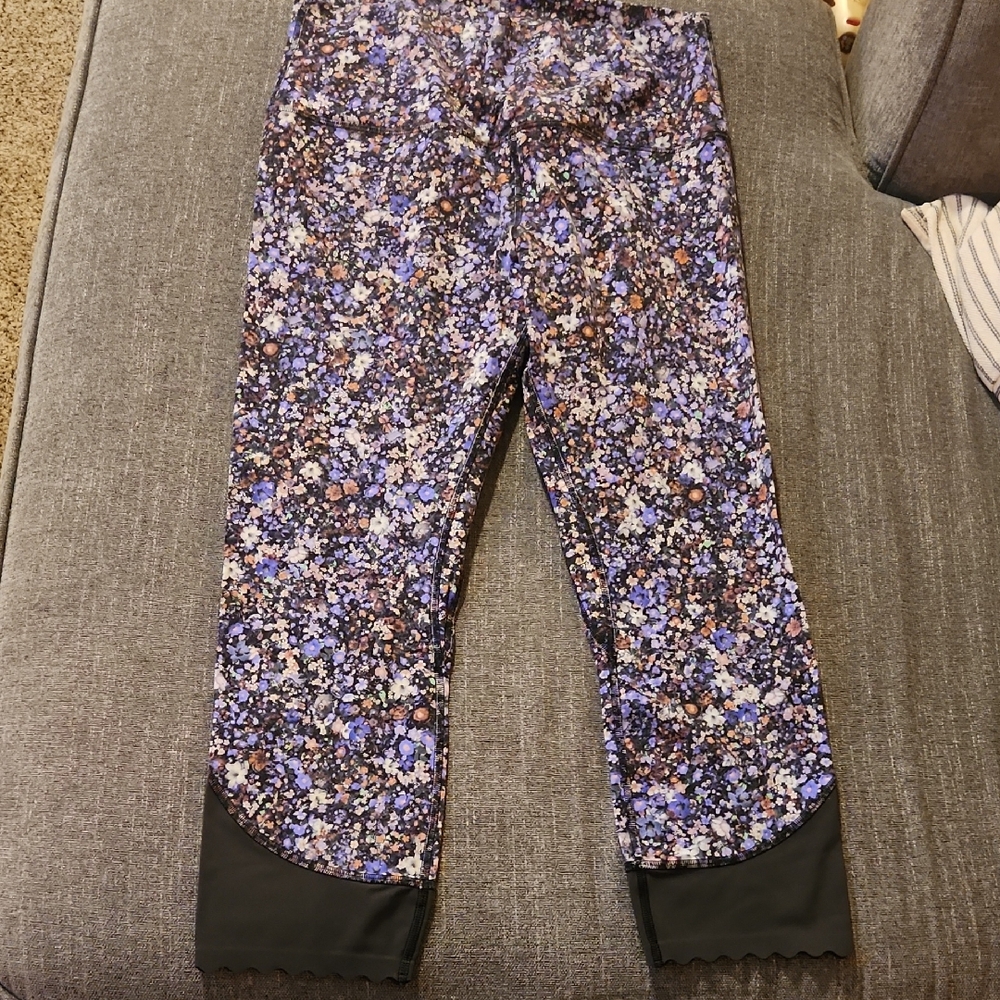 Floral lulumon Leggings Capri length